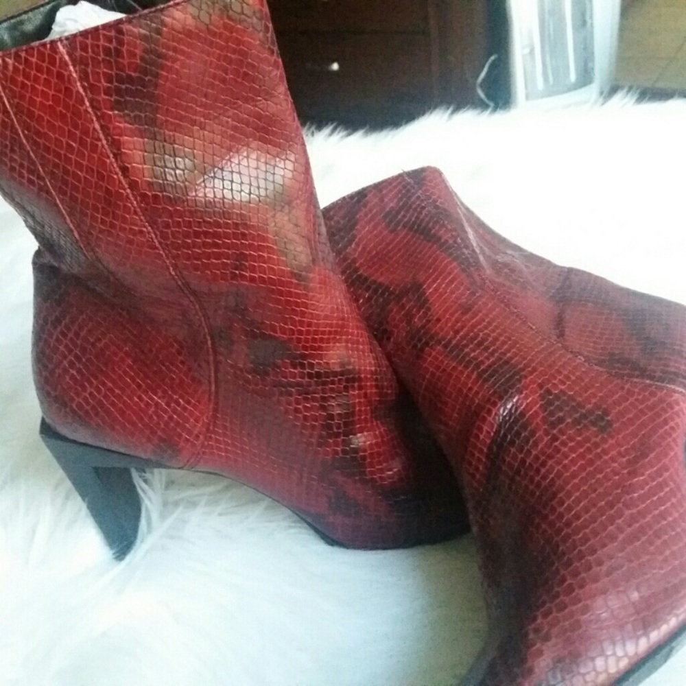 Nine West Red snakeskin boots sz 8.5
